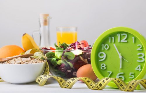 음식을 적절한 시간에 먹는다