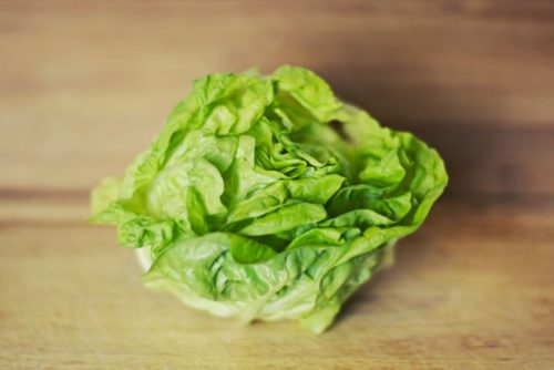 저녁을 지나치게 적게 먹지 않는다