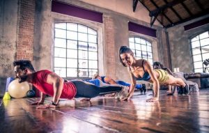 기구 없이 할 수 있는 가슴 운동