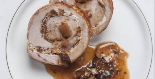 버섯을 채운 돼지고기 안심