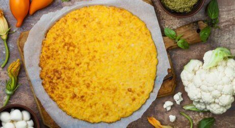 콜리플라워 반죽으로 만든 피자