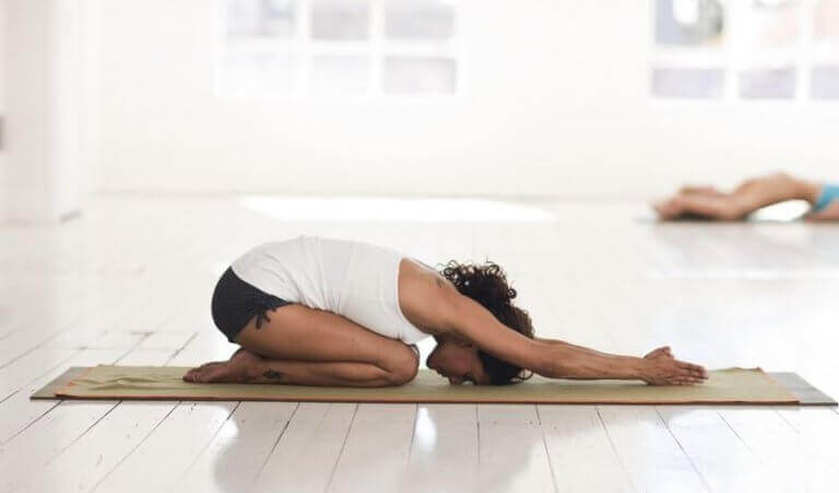 발라사나 또는 아기 자세(Balasana)