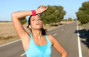 신체 활동 중 물을 마시지 않으면 무슨 일이 벌어질까?