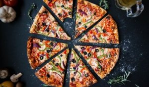 귀리 도우로 만든 피자