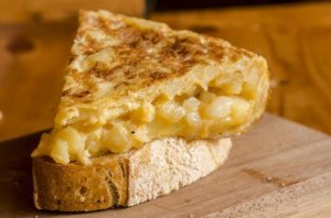 전통적인 감자 오믈렛 레시피