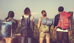 하이킹을 하러 갈 때 필요한 물품들