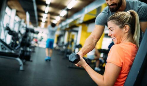 6. 단련된 팔 또한 여성적인 모습의 일부다