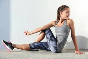 고관절 굴곡근을 푸는데 효과적인 스트레칭 운동