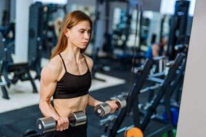 체력을 키우고 근육을 만들기 위한 저항 운동