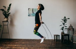 훌륭한 카디오 운동 옵션인 줄넘기