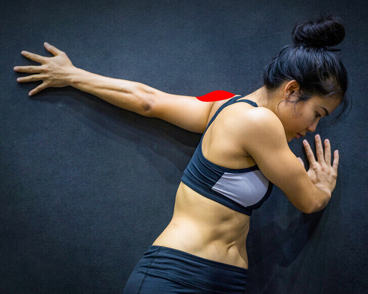 8. 벽을 활용한 스트레칭