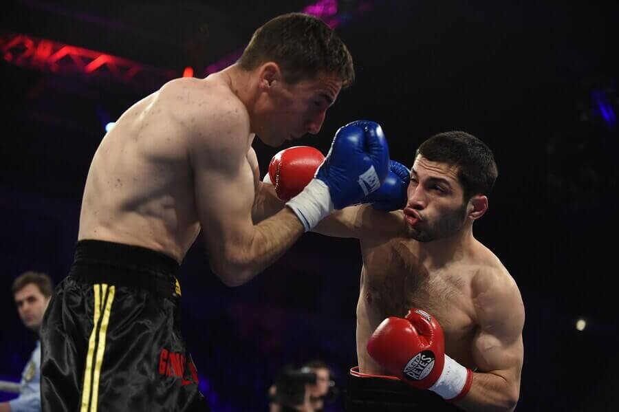 두 명의 선수가 대결하는 올림픽 종목