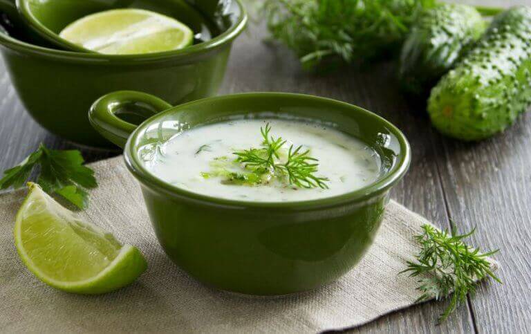 활용도 높은 그릭 요거트 소스 만들기