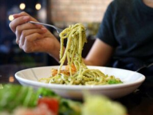 밤에 탄수화물 섭취를 피해야 할까?