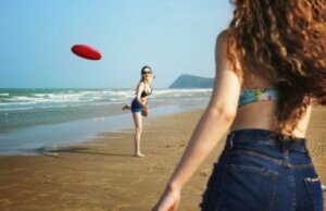 해변 운동으로 몸매를 유지하자