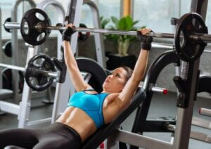 여성이 근력 운동을 하면서 흔히 저지르는 실수