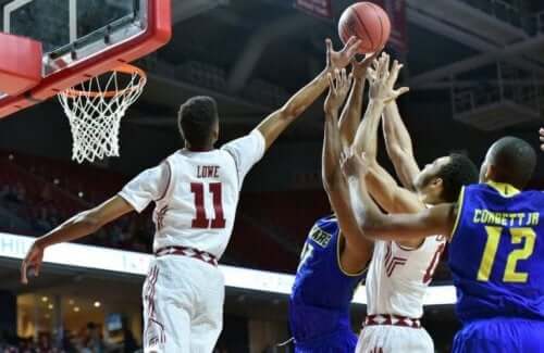 농구 리바운드 점프