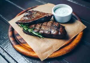 식단에 포함해야 할 탄수화물 함량이 낮은 식품 3가지